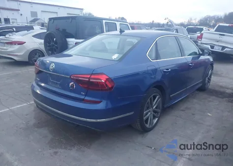 2017 Volkswagen Passat 1.8T R-Line z USA, uszkodzony, nr VIN 1VWDT7A37HC059533